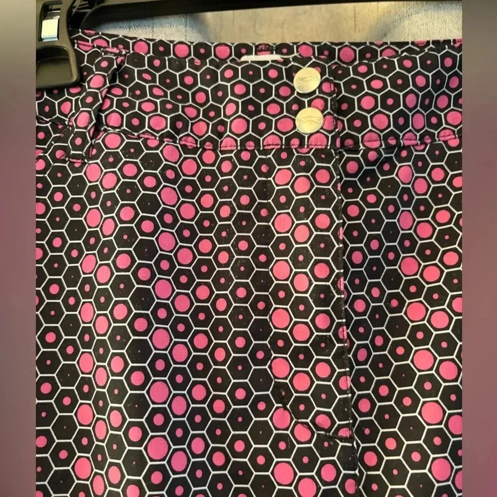 Slazenger Ladies Golf Skort Size 8. Pink, black and white honeycomb pattern. - Picture 5 of 7